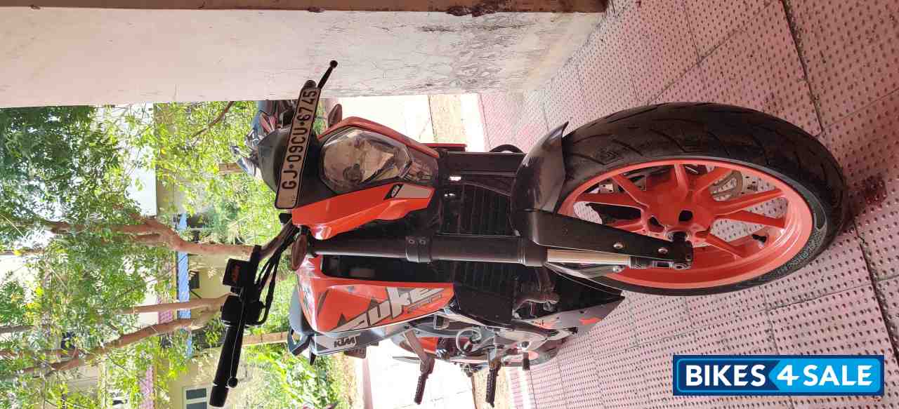 Orange KTM Duke 200