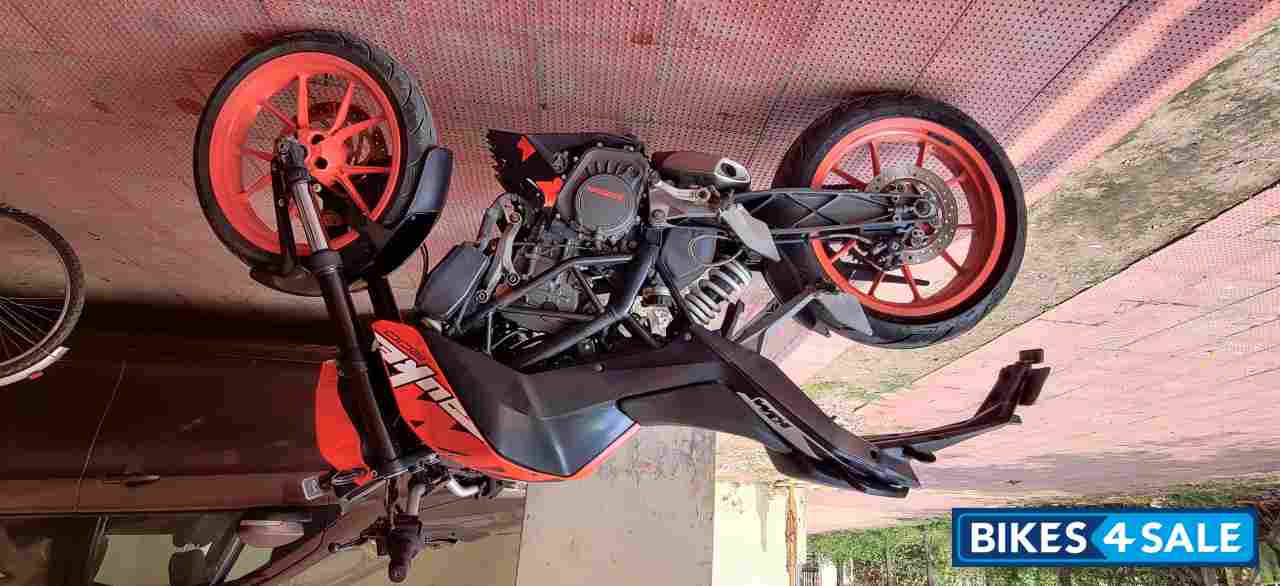 Orange KTM Duke 200