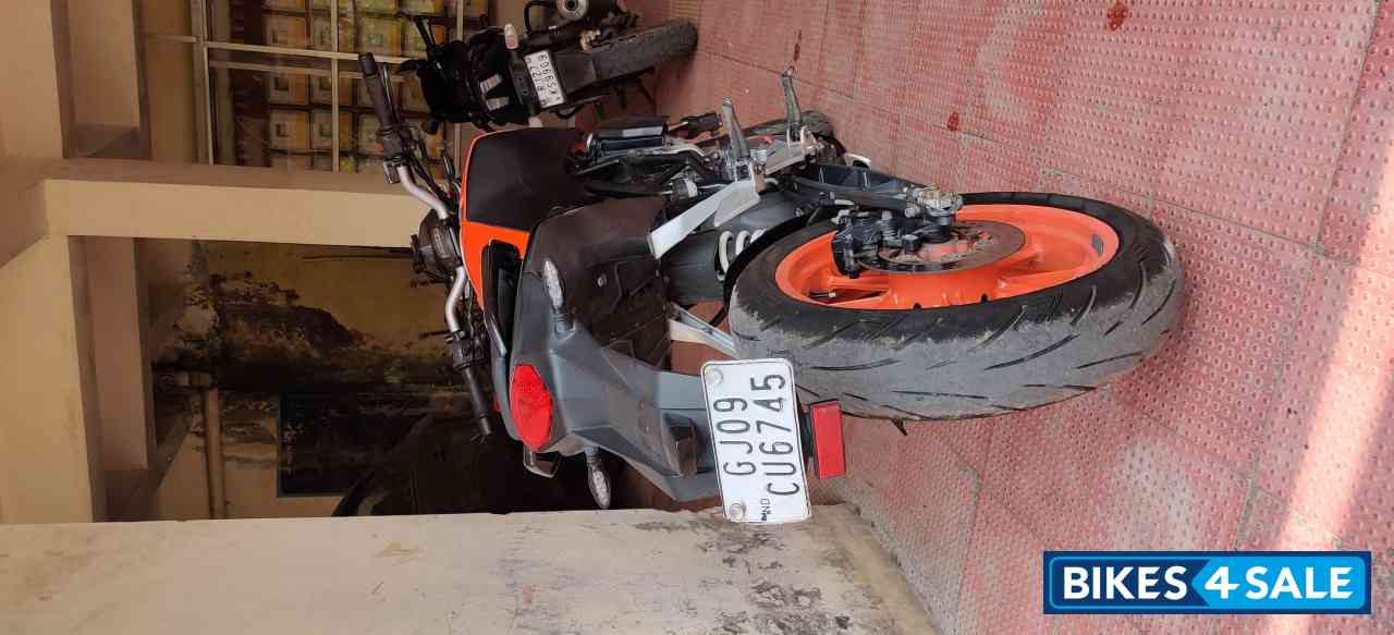 Orange KTM Duke 200