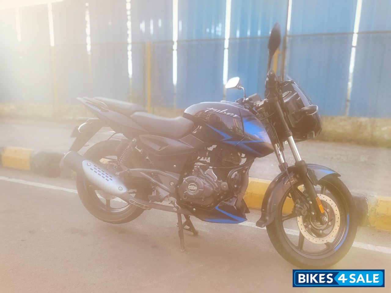 Blue/black Bajaj Pulsar 150 Twin Disc Blue/black Bajaj Pulsar 150 Twin Disc