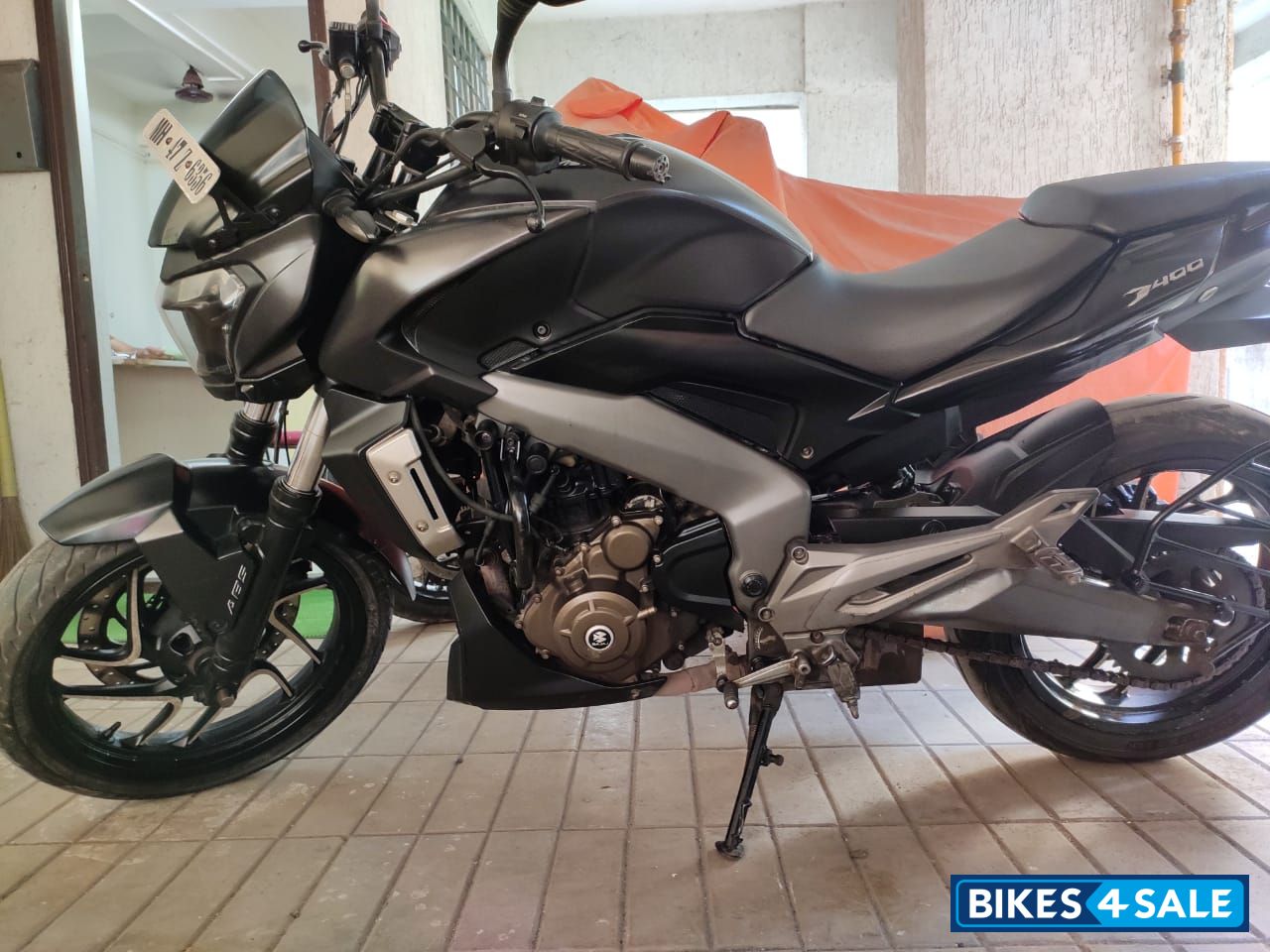 Black Bajaj Dominar 400 Disc