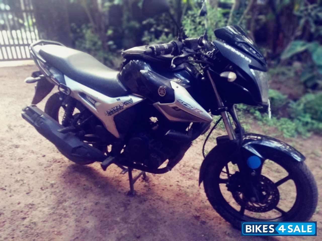 Black & Silver Yamaha SZ-R