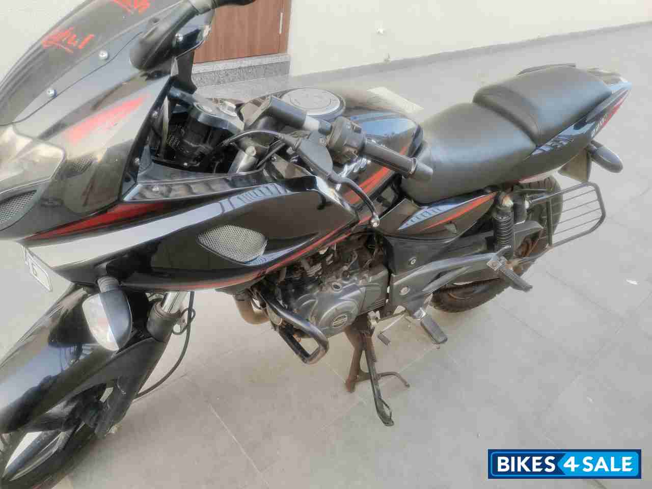 Red Bajaj Pulsar 220F