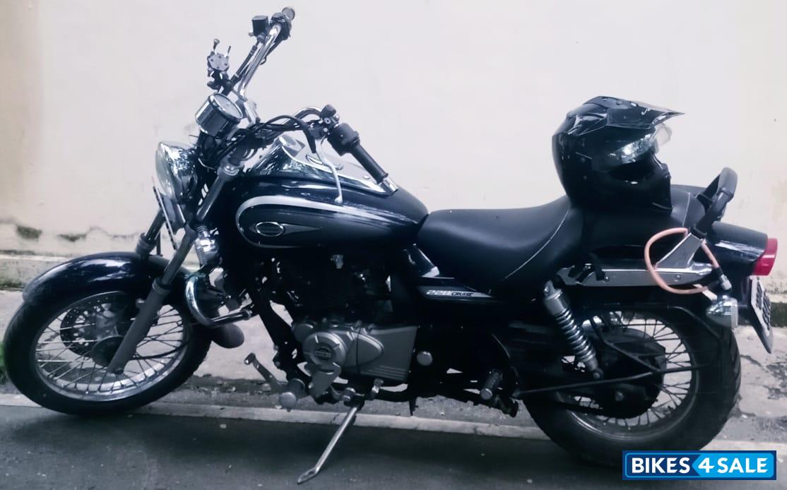 Black Bajaj Avenger Cruise 220