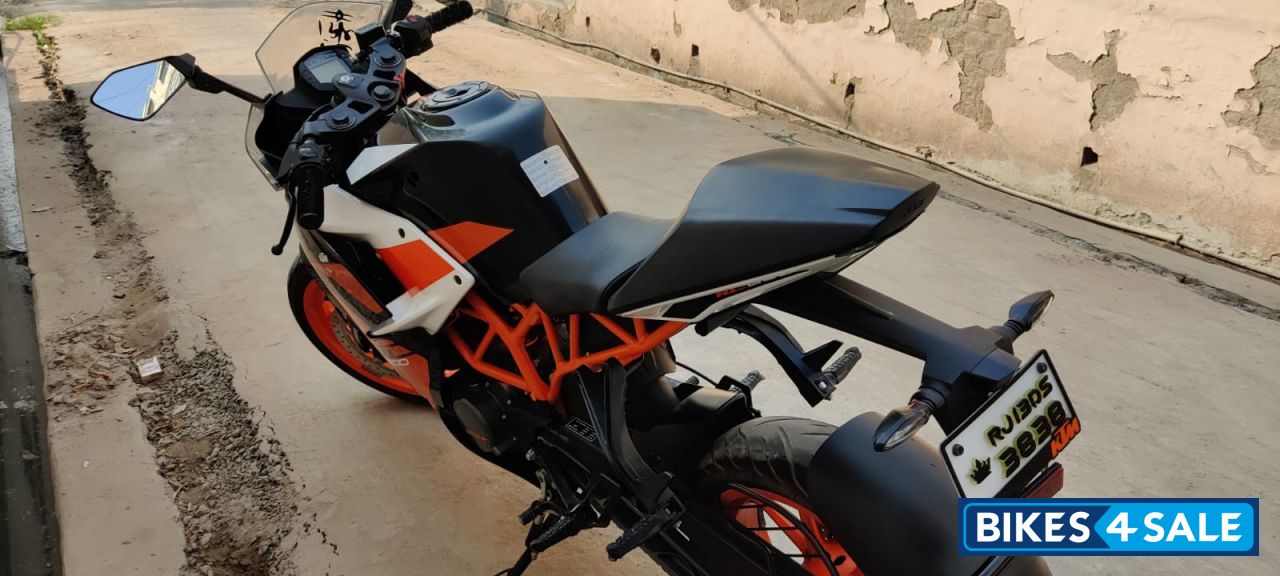 Black KTM RC 200