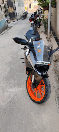 Black KTM RC 200