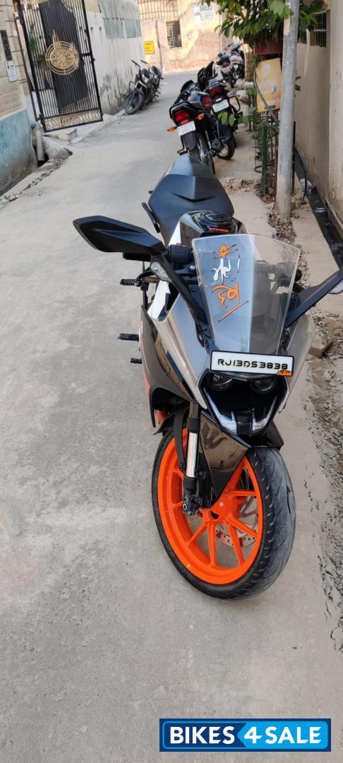 Black KTM RC 200