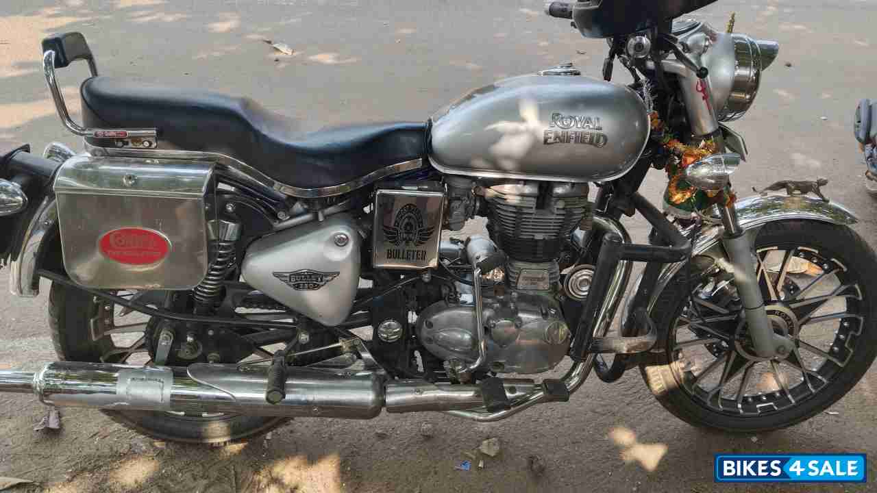 White Royal Enfield Bullet 350 Twinspark