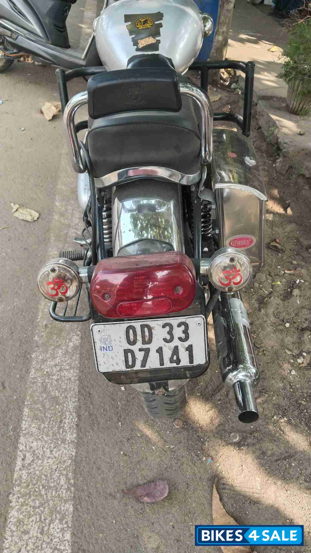 White Royal Enfield Bullet 350 Twinspark