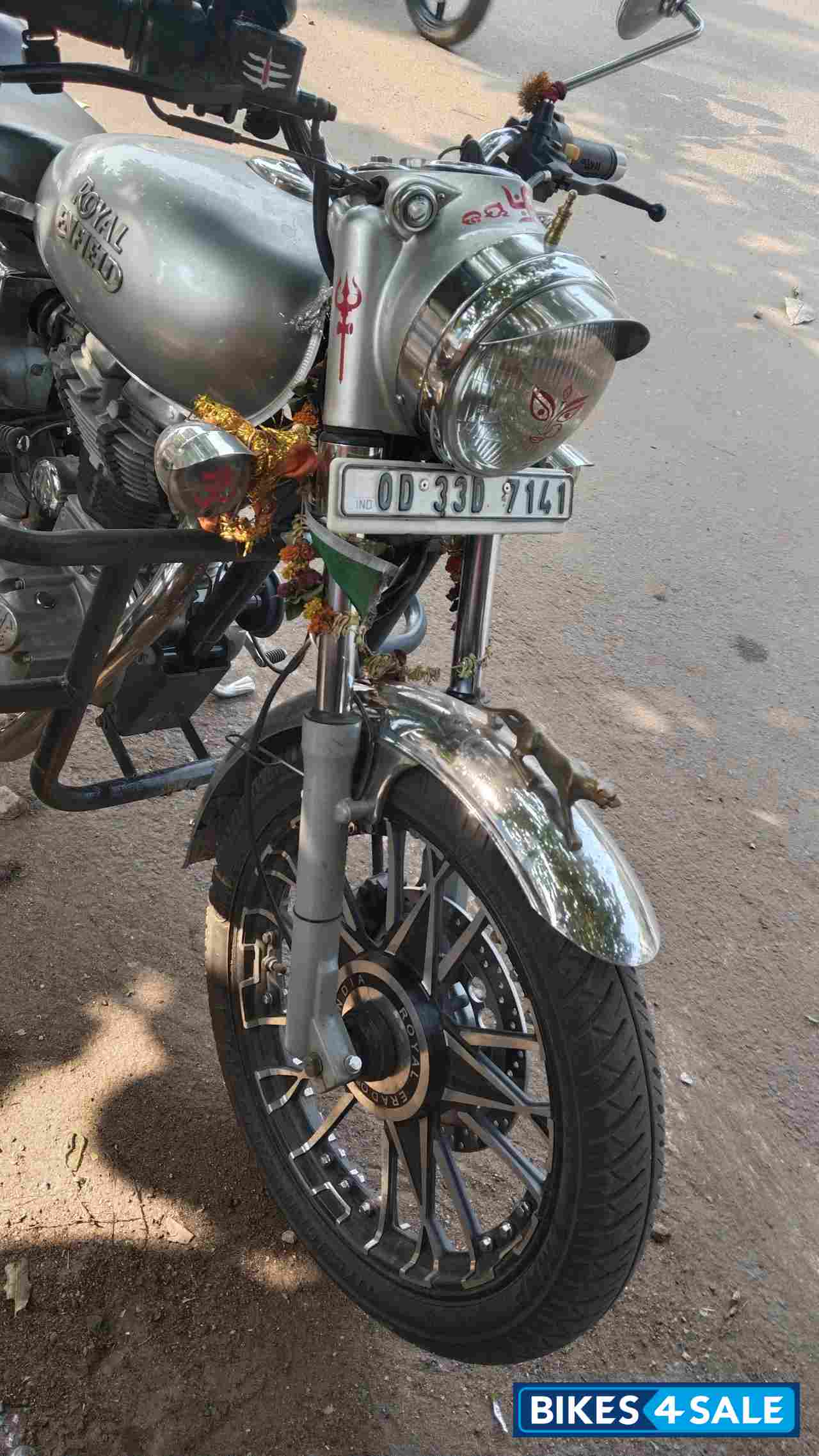 White Royal Enfield Bullet 350 Twinspark