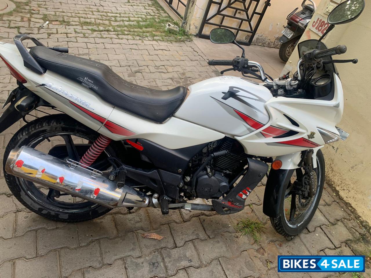 White Hero Karizma R