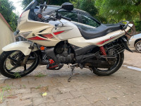 White Hero Karizma R