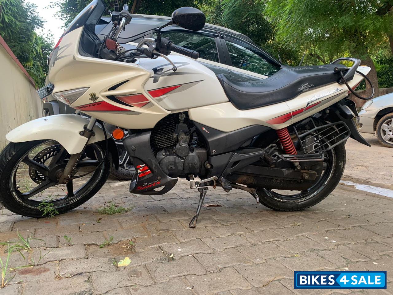 White Hero Karizma R