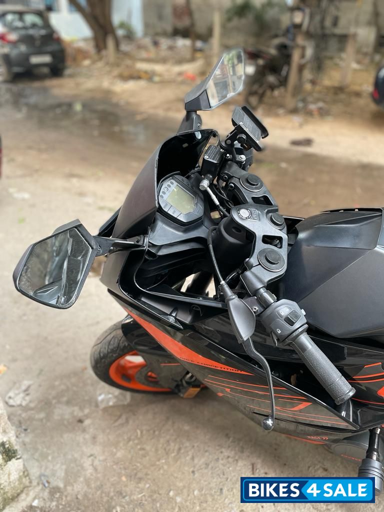 Black KTM RC 200