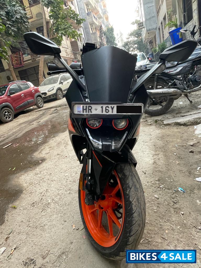 Black KTM RC 200