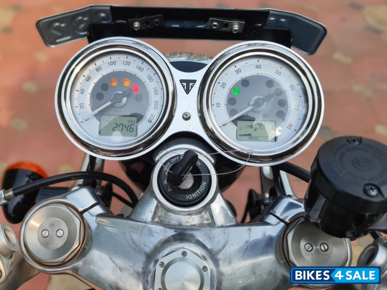 Silver Ice Triumph Thruxton 1200 R