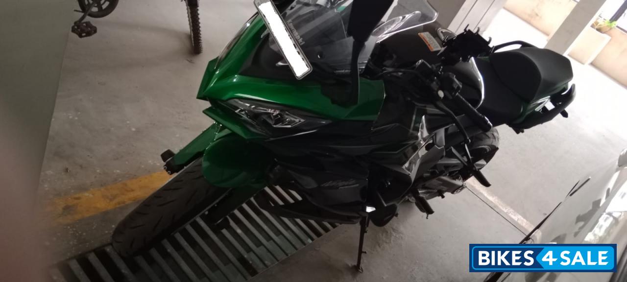 Emerald Blaze Green Kawasaki Z1000SX Emerald Blaze Green Kawasaki Z1000SX