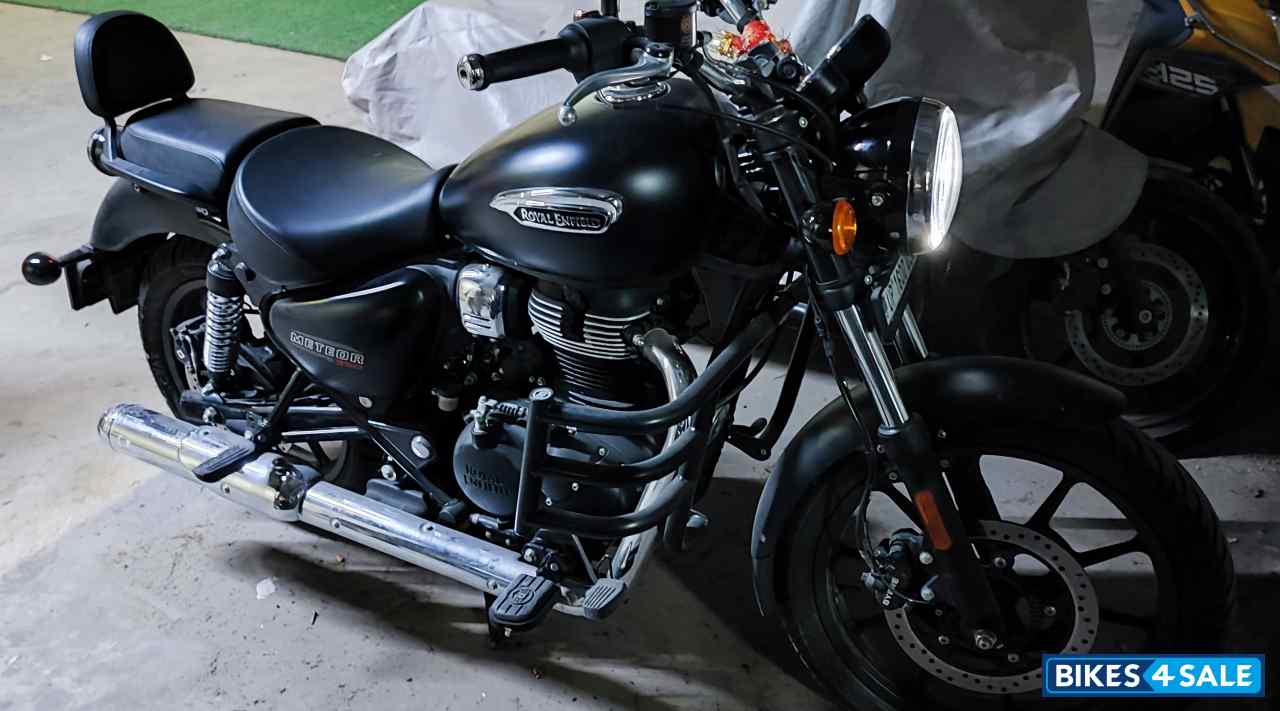 Black Royal Enfield Meteor 350 Stellar