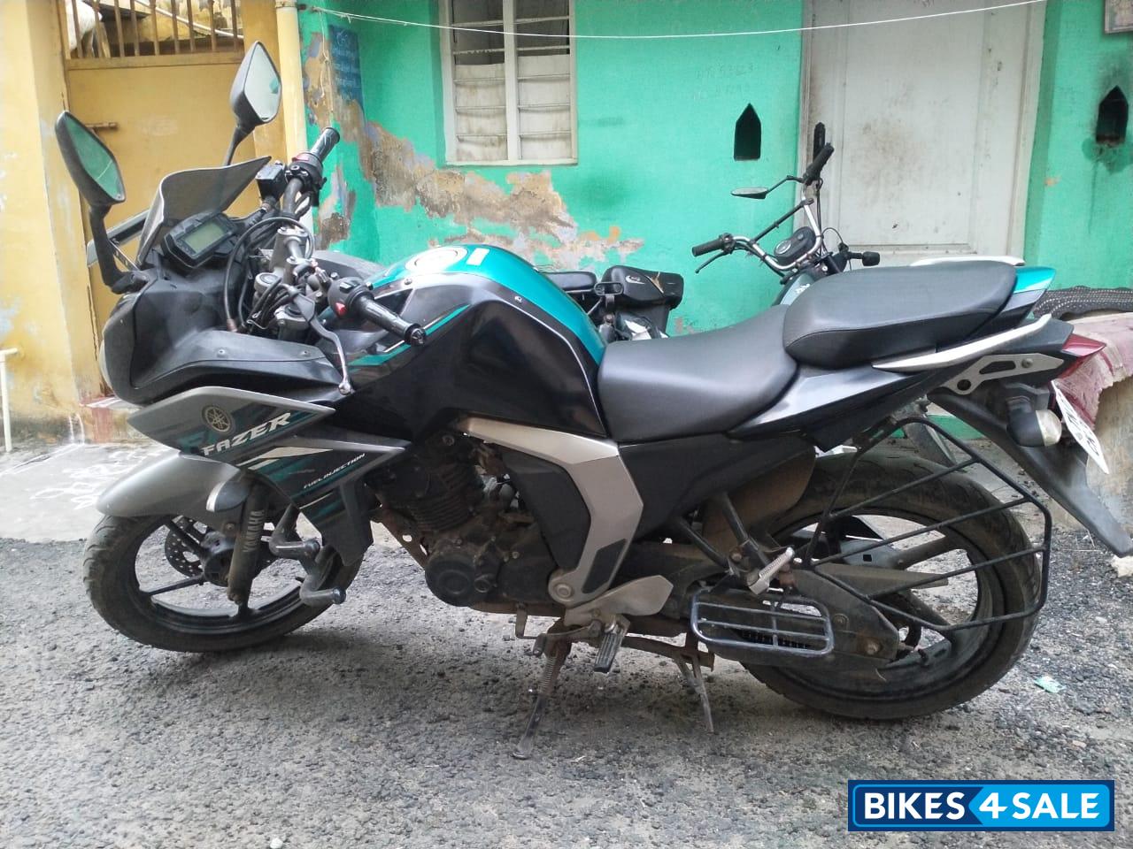 Black Yamaha Fazer FI V2