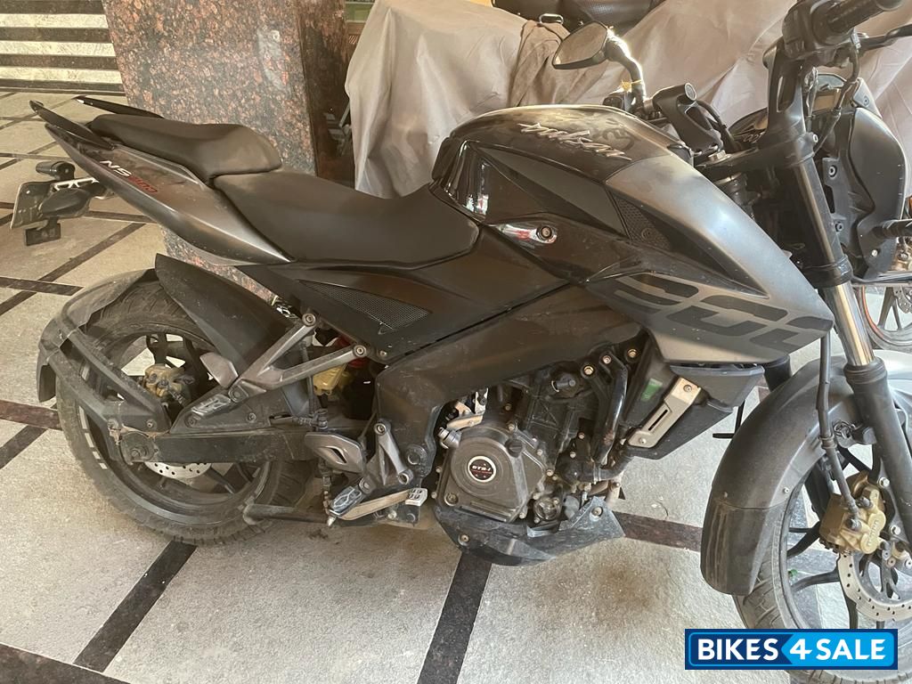 Black Bajaj Pulsar NS 200 BS6