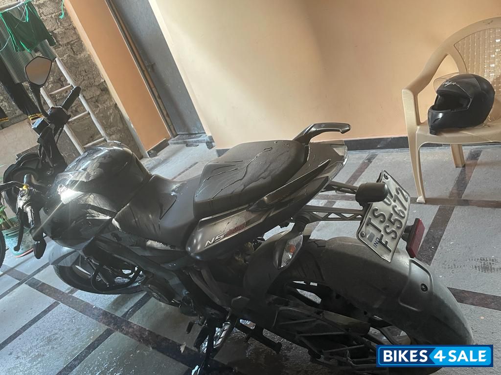 Black Bajaj Pulsar NS 200 BS6