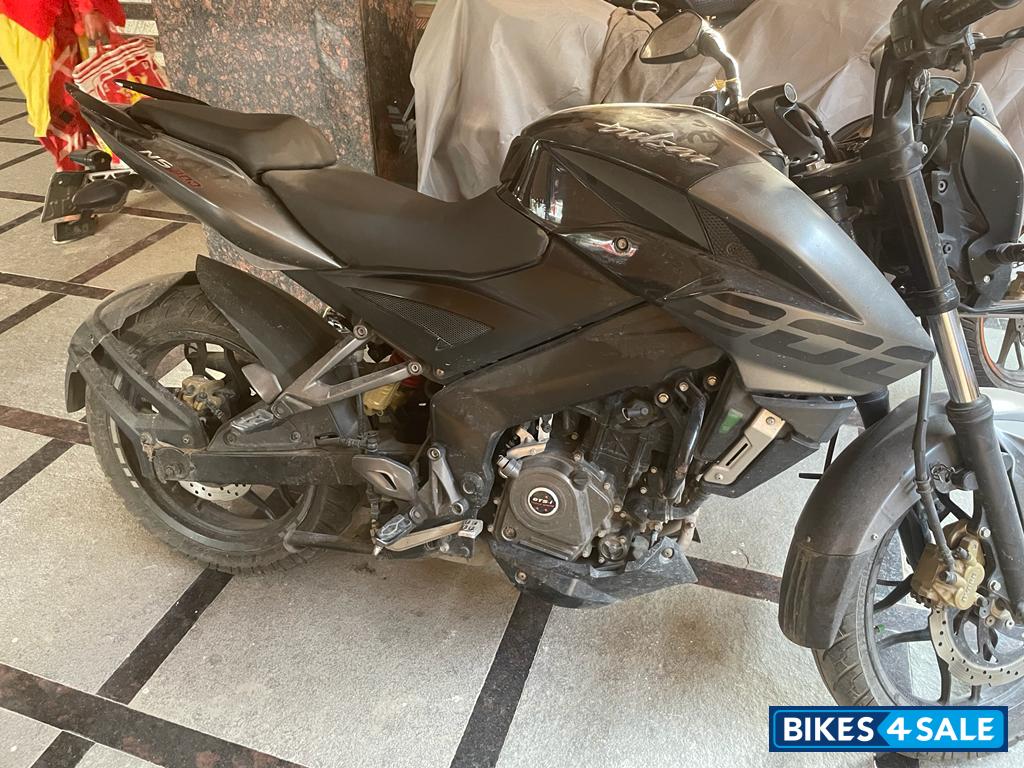Black Bajaj Pulsar NS 200 BS6