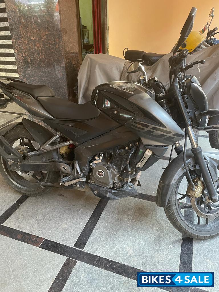 Black Bajaj Pulsar NS 200 BS6