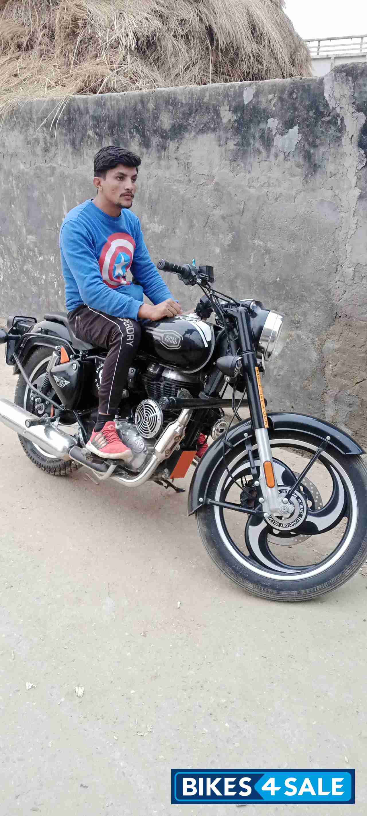 Black Royal Enfield Bullet 350 KS BS6