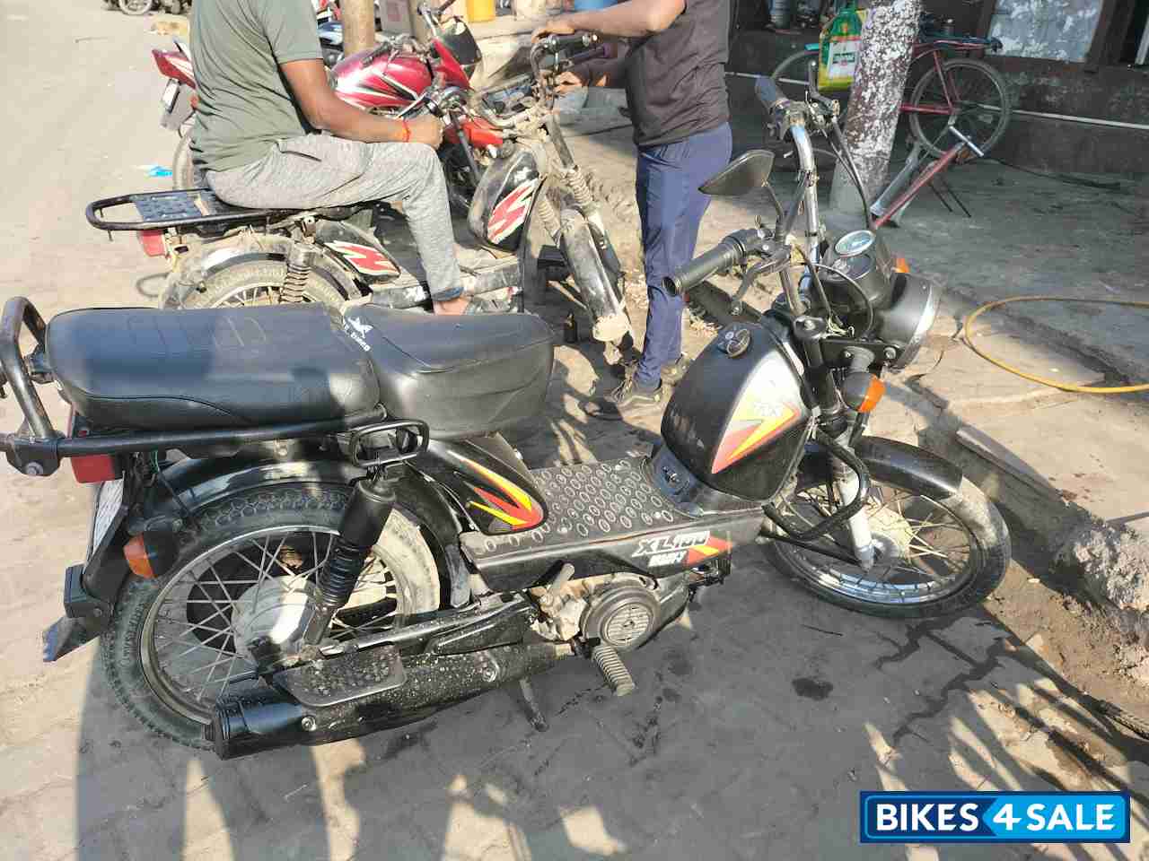 TVS XL 100 Heavy Duty