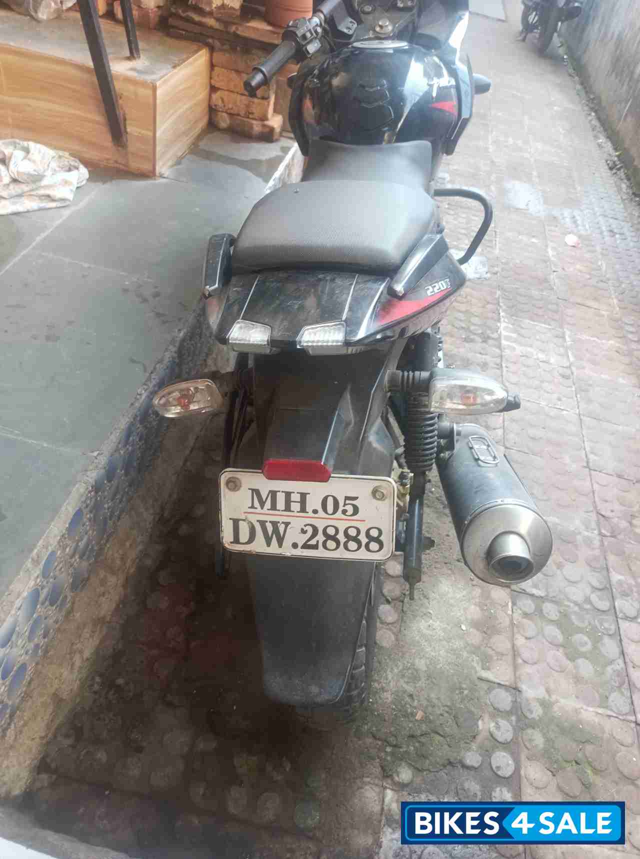 Bajaj Pulsar 220 DTSFi Bajaj Pulsar 220 DTSFi