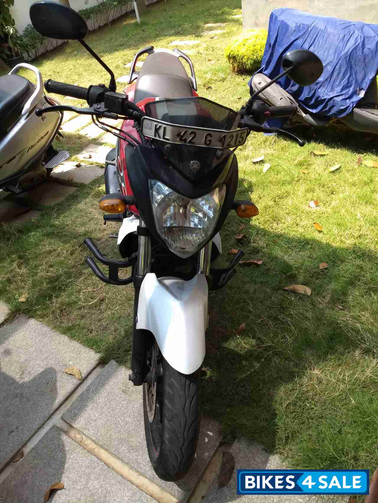 Red White Yamaha FZ-S