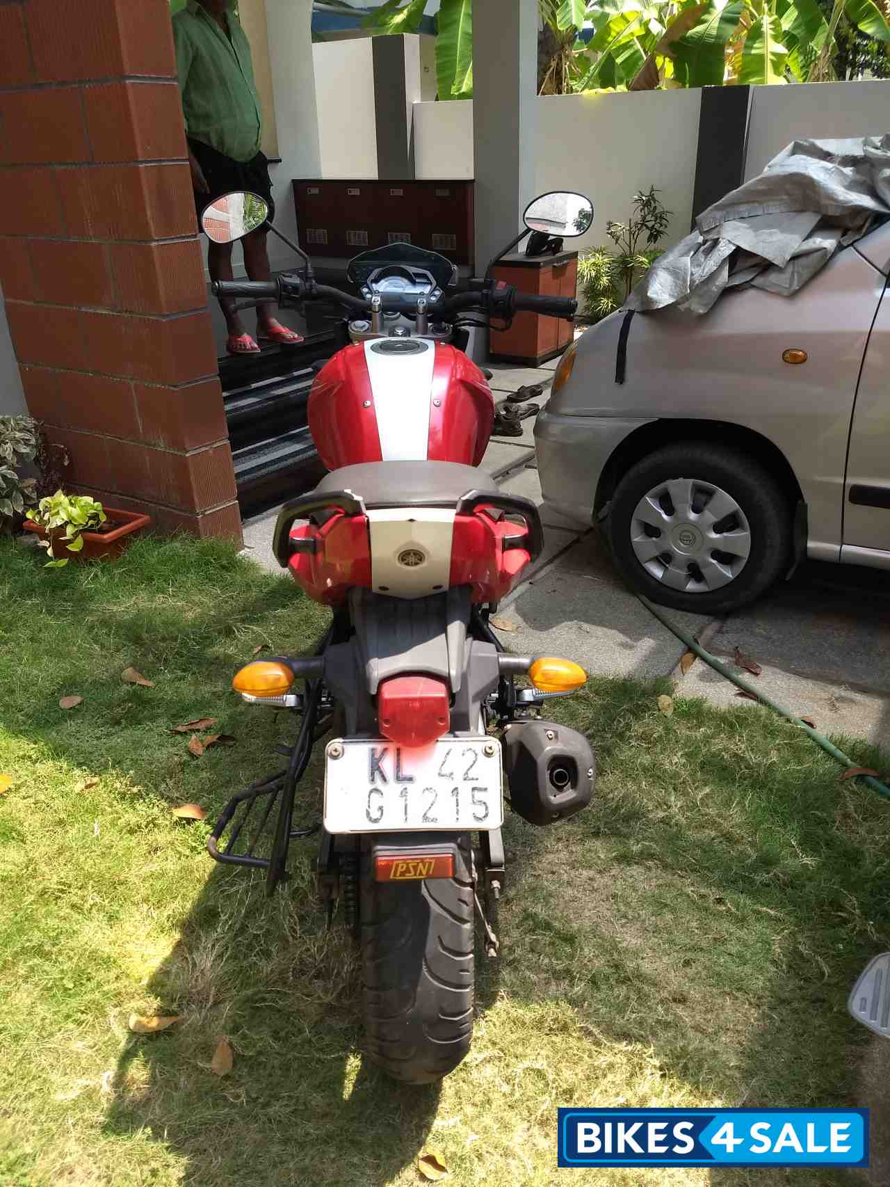 Red White Yamaha FZ-S