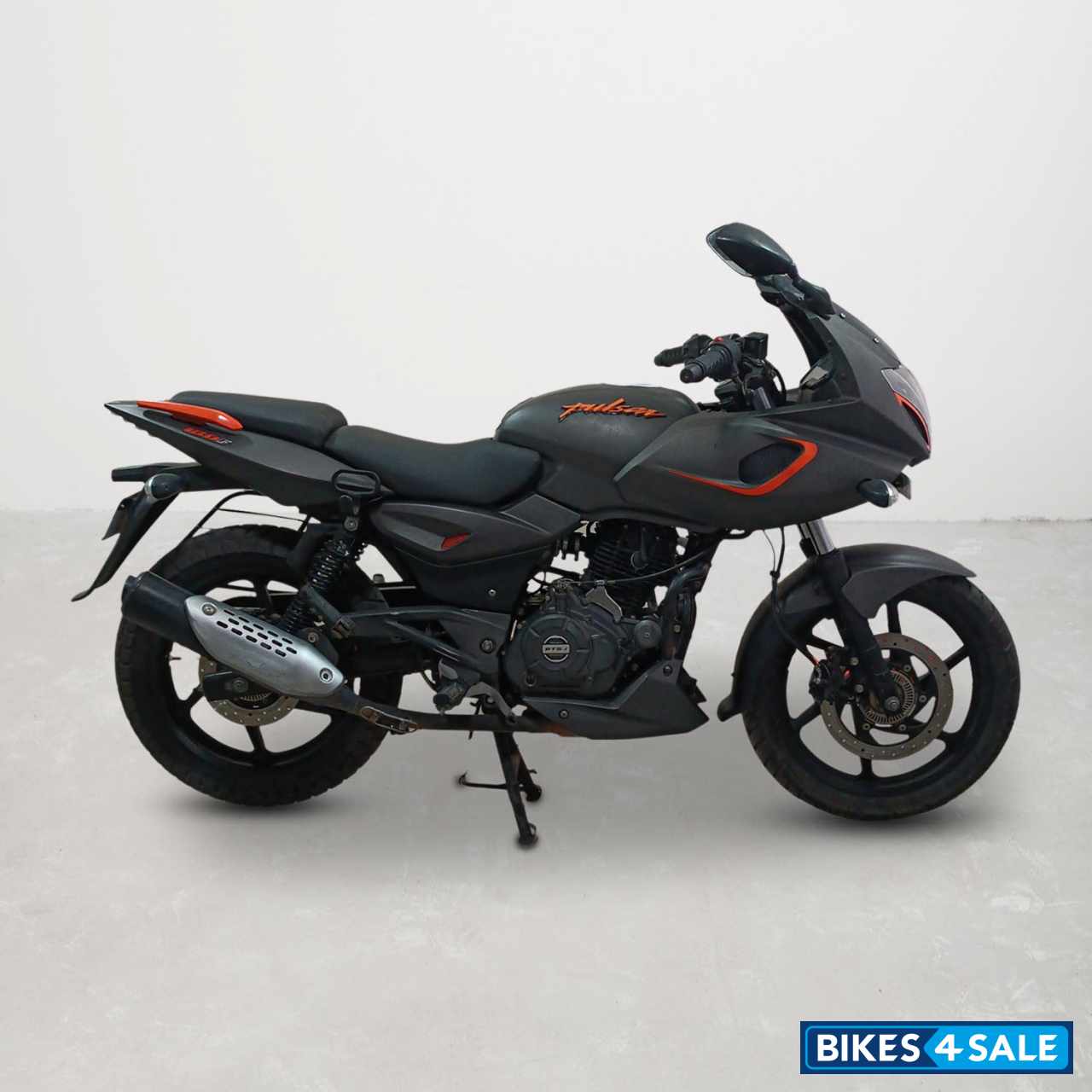 Bajaj Pulsar 180F Neon