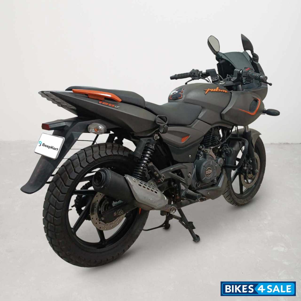 Bajaj Pulsar 180F Neon