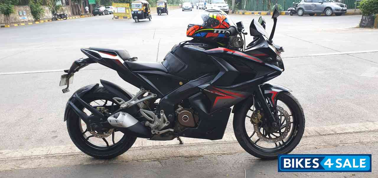 Black Bajaj Pulsar RS 200 ABS