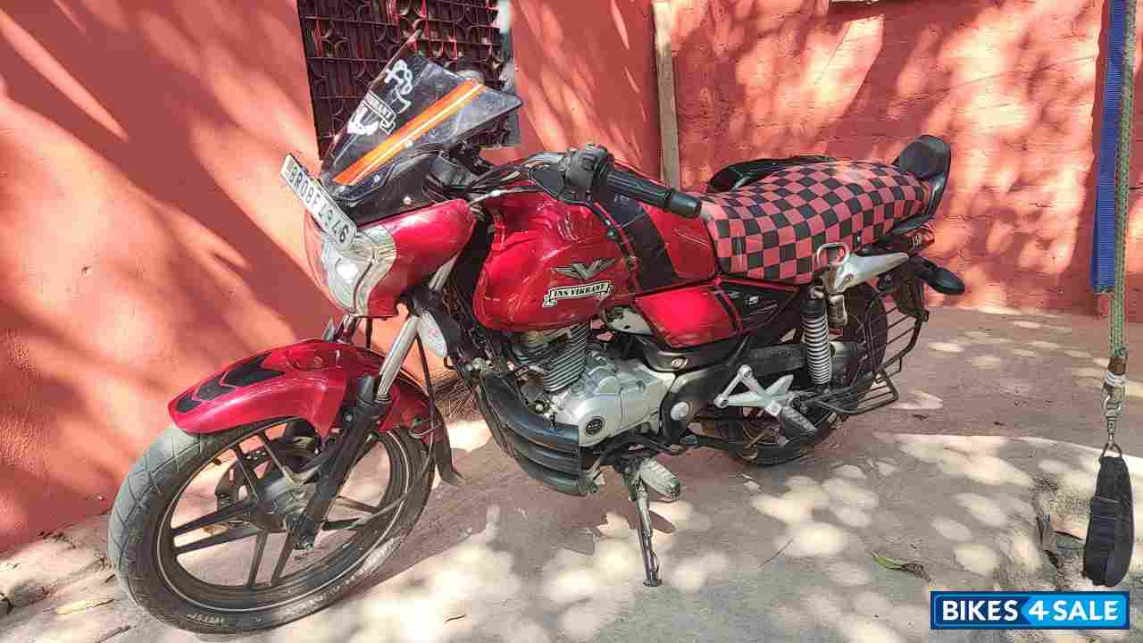 Bajaj V15