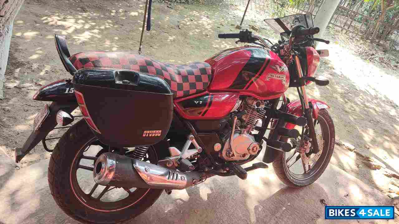 Bajaj V15