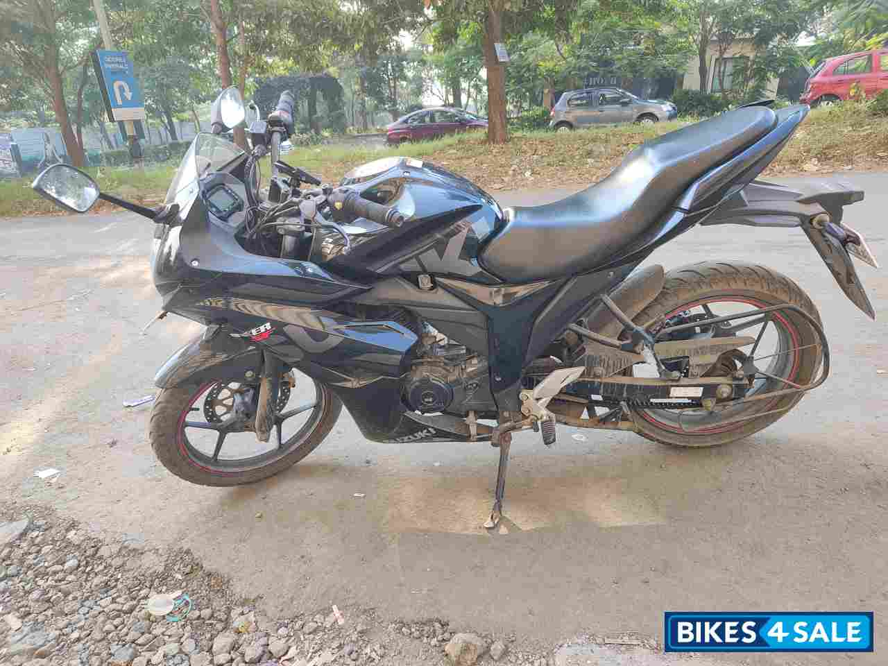 Gl. Sparkle Black Suzuki Gixxer SF