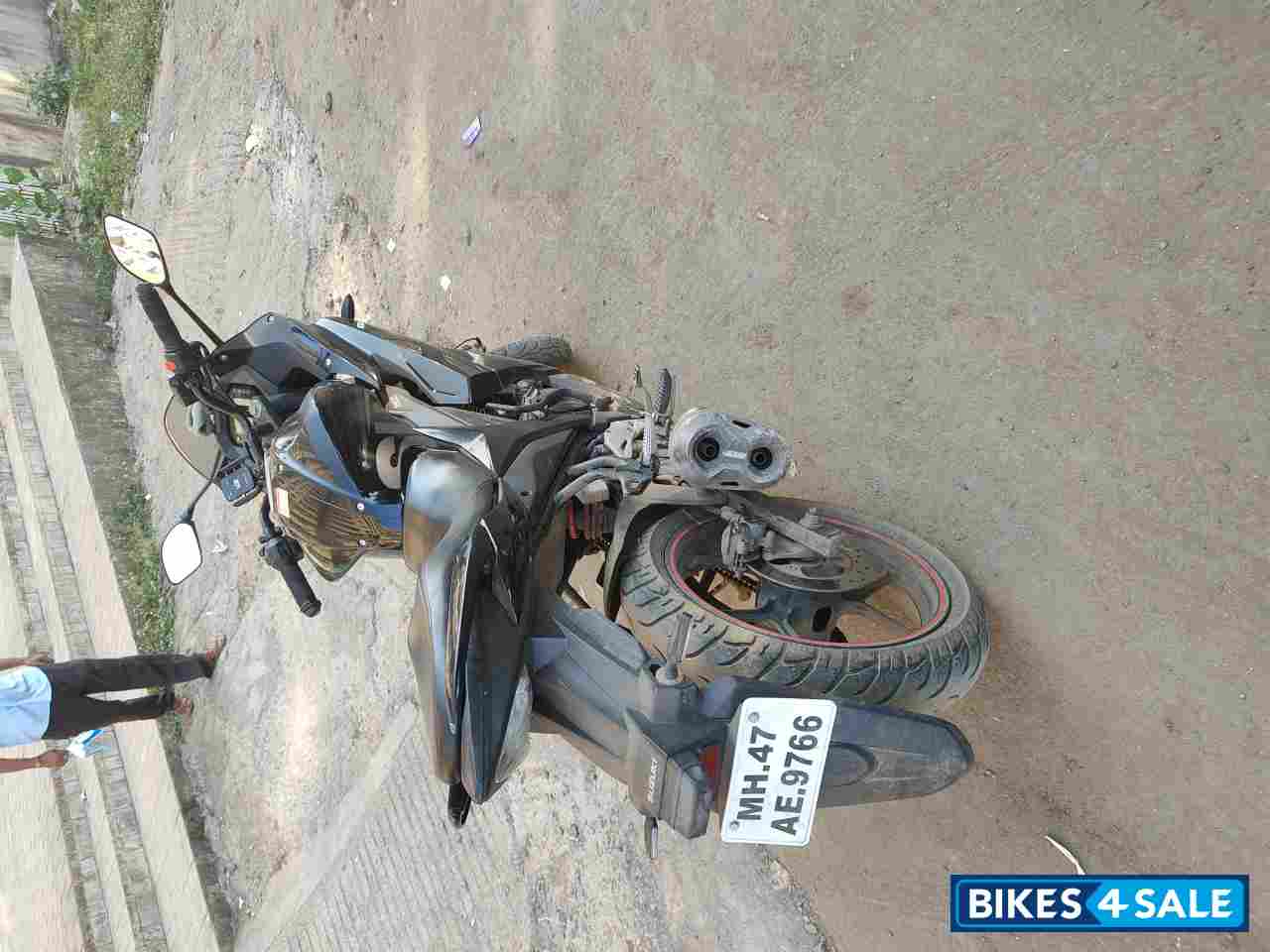 Gl. Sparkle Black Suzuki Gixxer SF