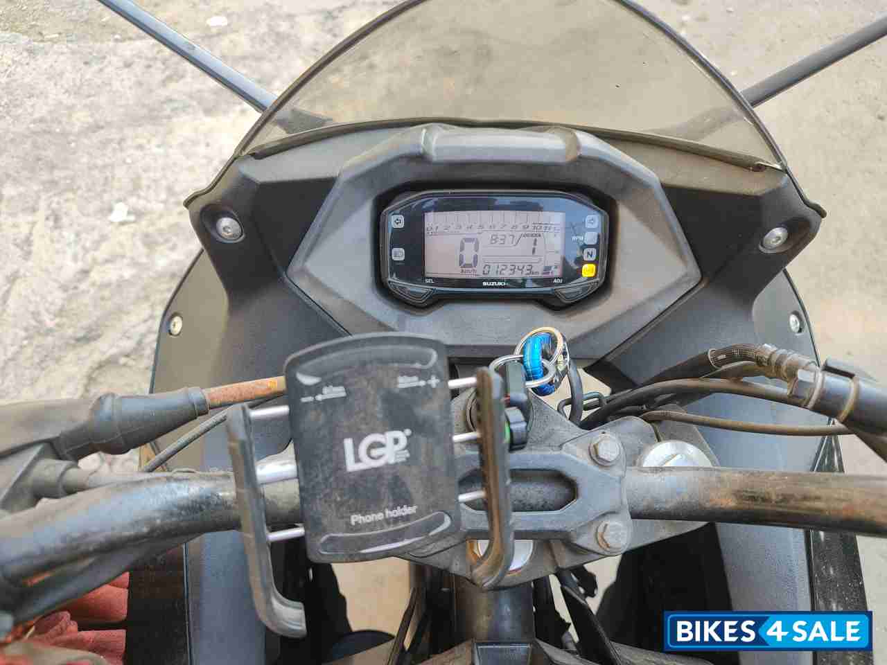 Gl. Sparkle Black Suzuki Gixxer SF