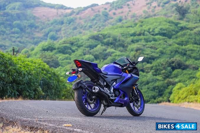 Yamaha R15 V4
