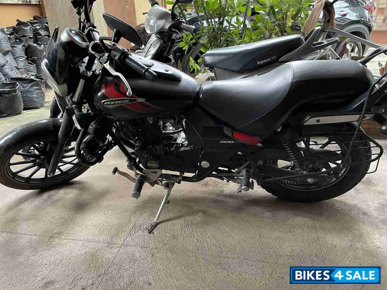 Bajaj Avenger Street 220