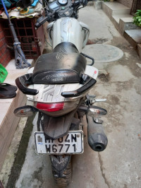 Pearl White TVS Apache RTR 180