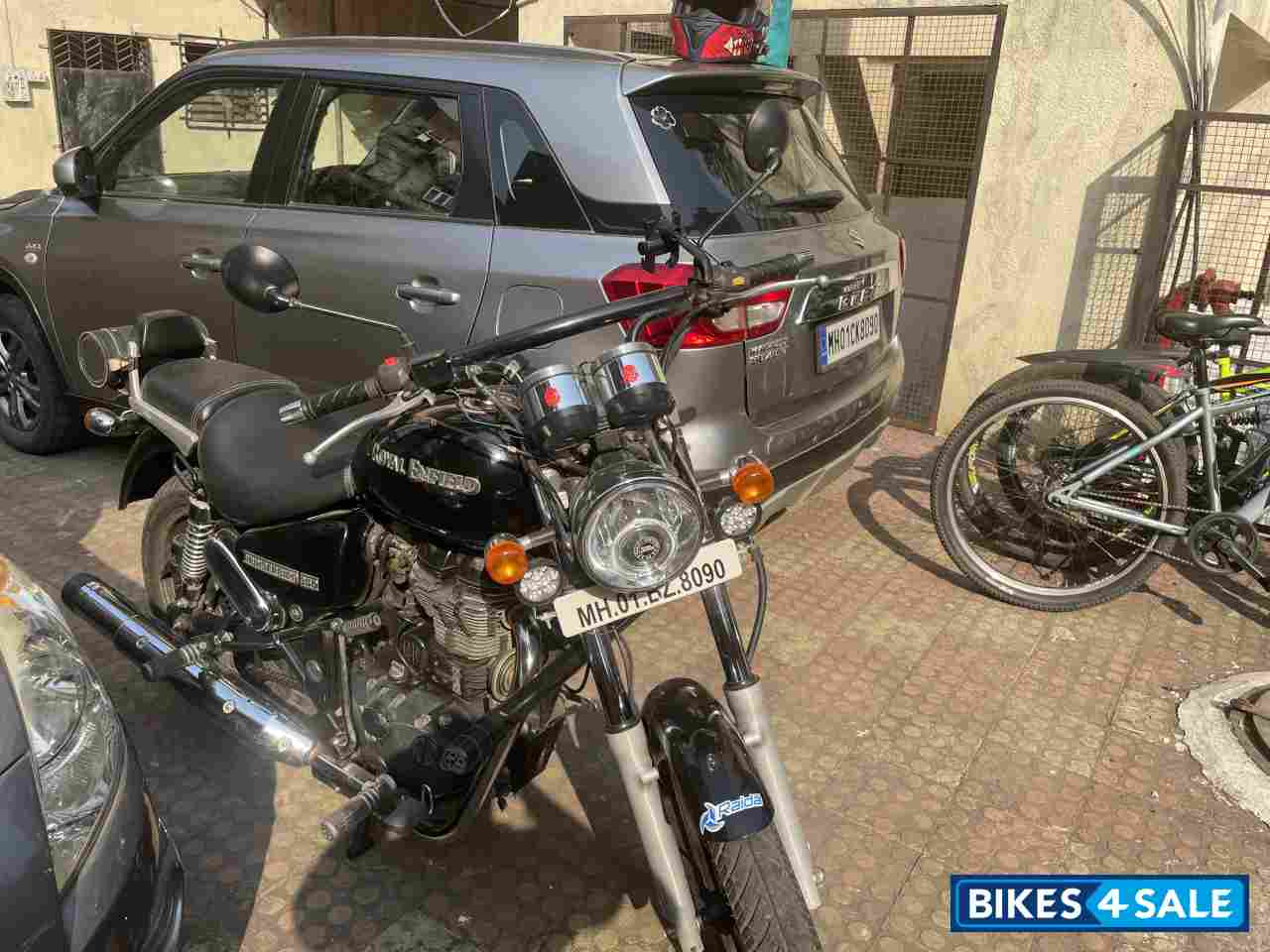 Black Royal Enfield Thunderbird 350 Black Royal Enfield Thunderbird 350