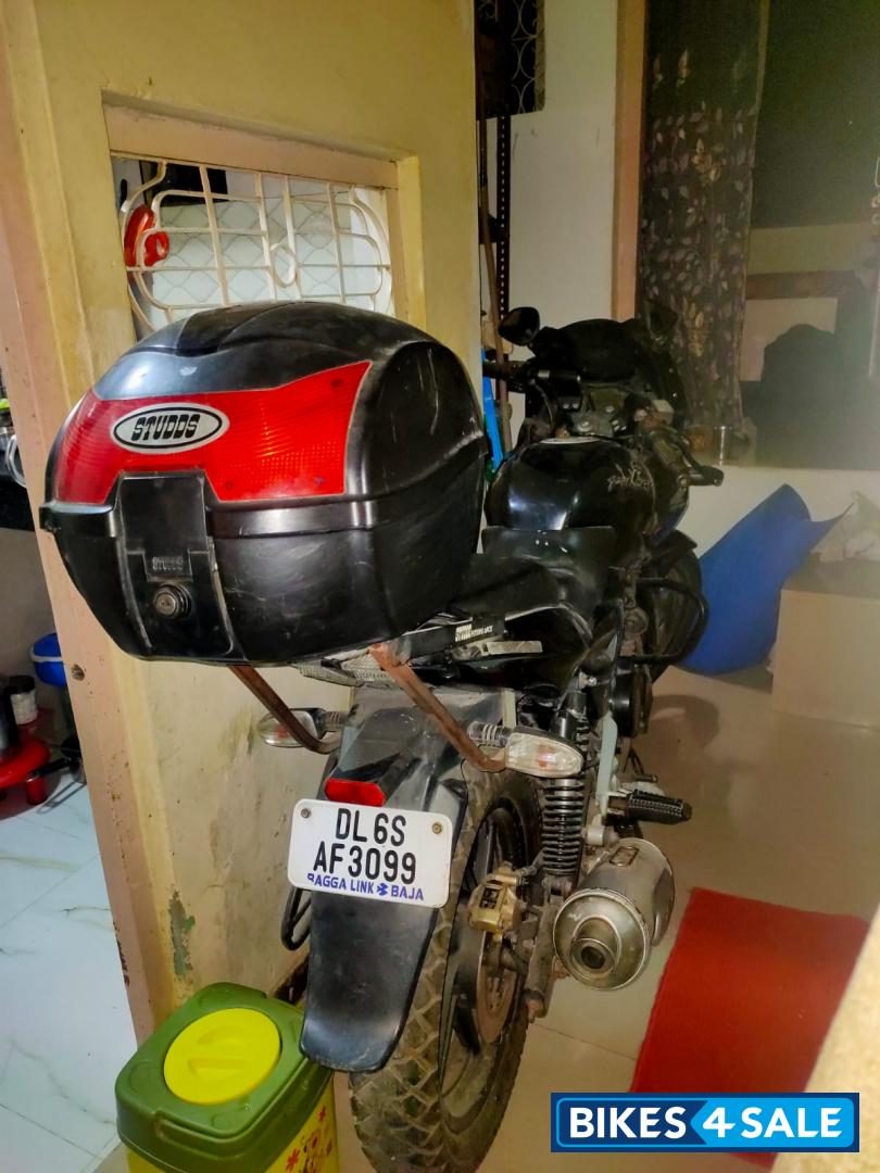 Black Bajaj Pulsar 220 DTSi