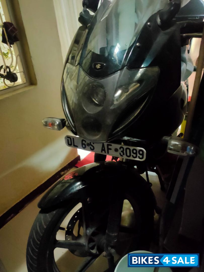 Black Bajaj Pulsar 220 DTSi