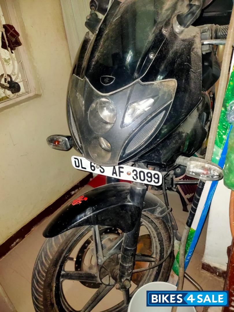 Black Bajaj Pulsar 220 DTSi
