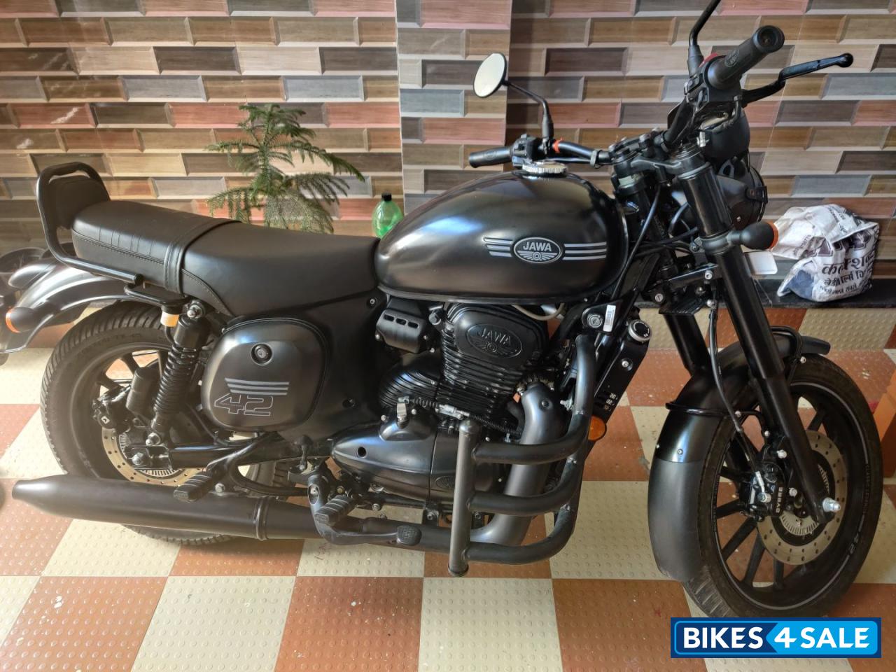 Jawa 42 Dual Channel ABS AllStar Black