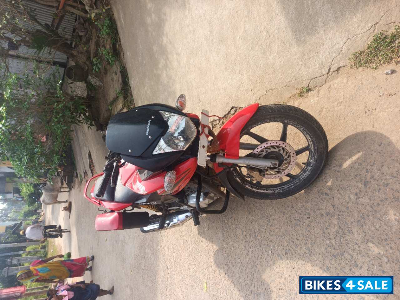 Red Honda CBF Stunner