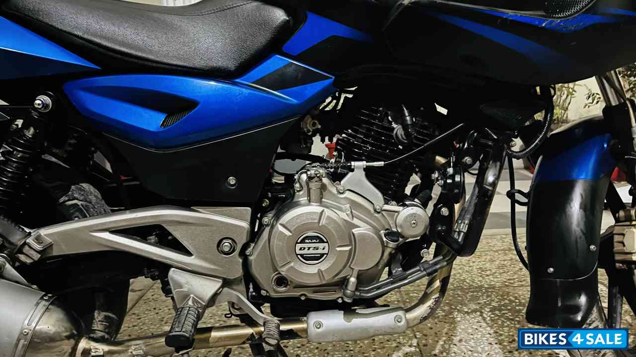 Black Blue Bajaj Pulsar 220F Black Blue Bajaj Pulsar 220F